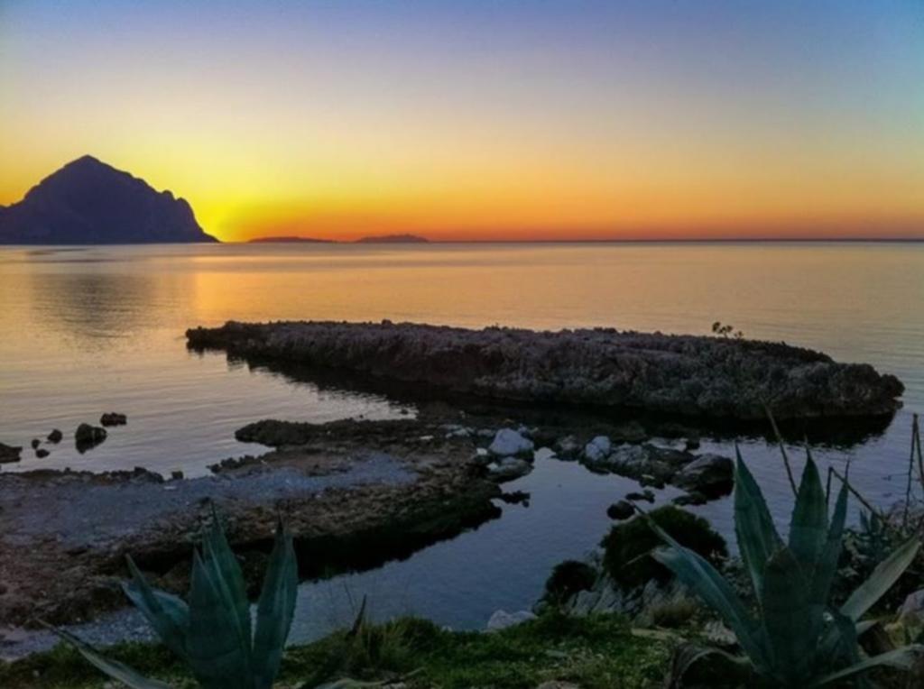 Cala Di Ponente Hotel Castelluzzo Ngoại thất bức ảnh