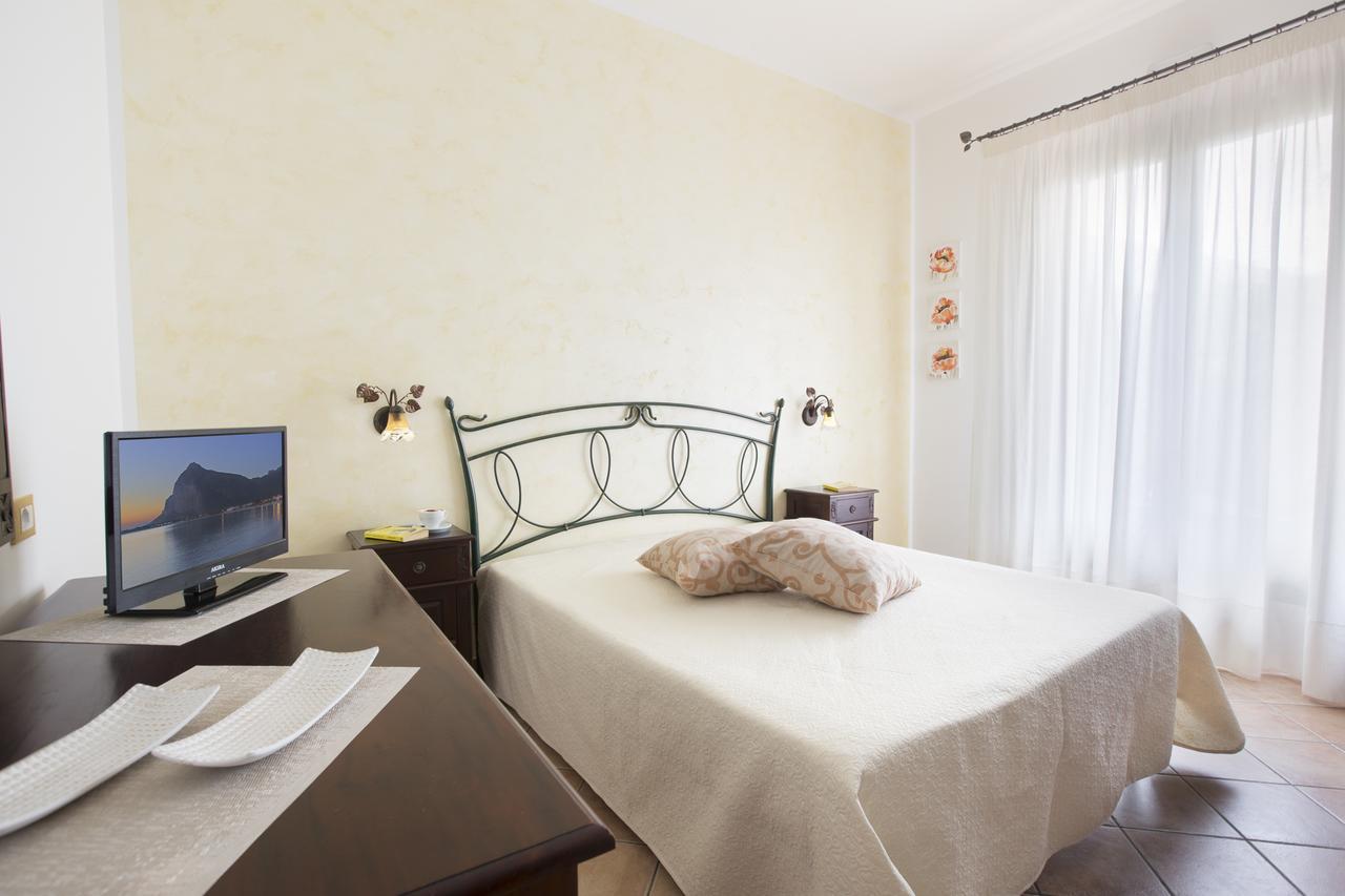 Cala Di Ponente Hotel Castelluzzo Ngoại thất bức ảnh